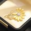 New Korean version of stone-inlaid gold brushed craftsmanship daisy brooch temperament niche bouquet pin coat accessories men and women
