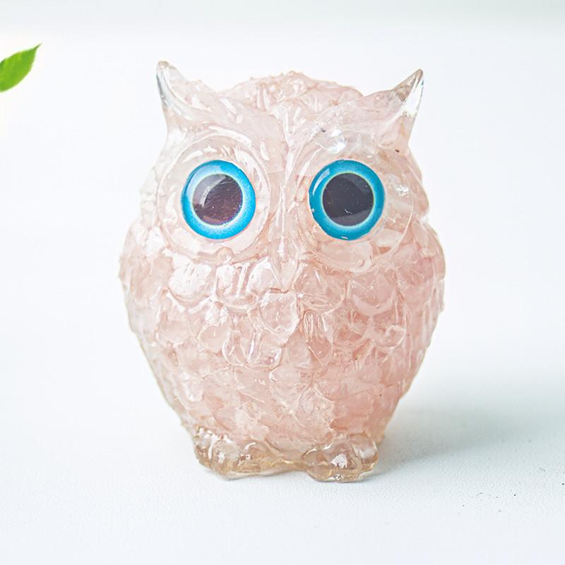 Uil als bureaudecoratie van kristalhars met glinsterende steentjes, ideaal als cadeau voor thuis of op kantoor.