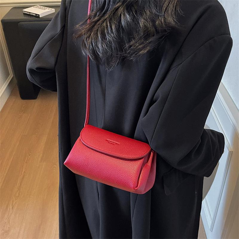 

2025 Autumn Fashion Women s Crossbody Shoulder Bag - Celebrity-Inspired, Versatile, and Textured 18x11x11 cm червоний