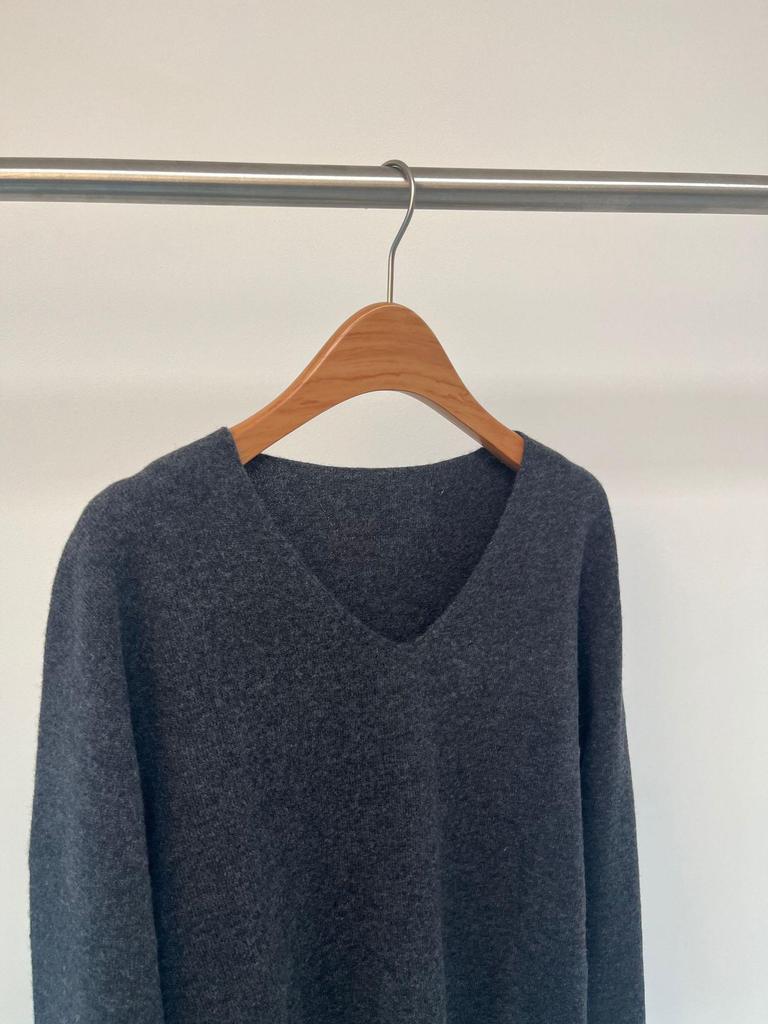 Seamless V-neck Wool Knit Pullover: Women's Autumn/Winter Solid Color Base Layer Top