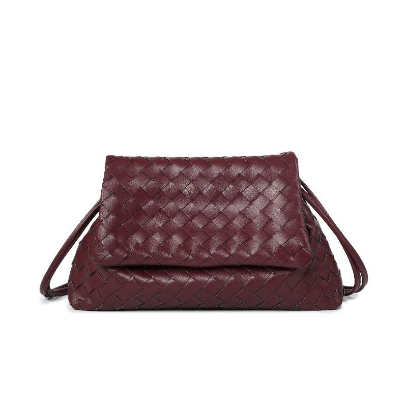 Hot-selling B home new hand-woven sheep pattern messenger bag high-end sense large-capacity commuter handbag shoulder bag women