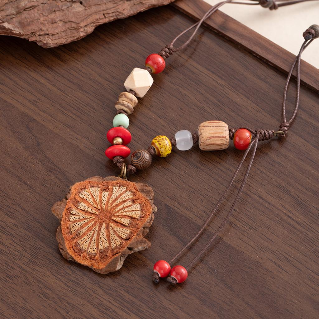 Retro Natural Fruit Blood Vine Piece Pendant Necklace Women'S Autumn And Winter Niche Fashion Beaded Long Sweater Chain