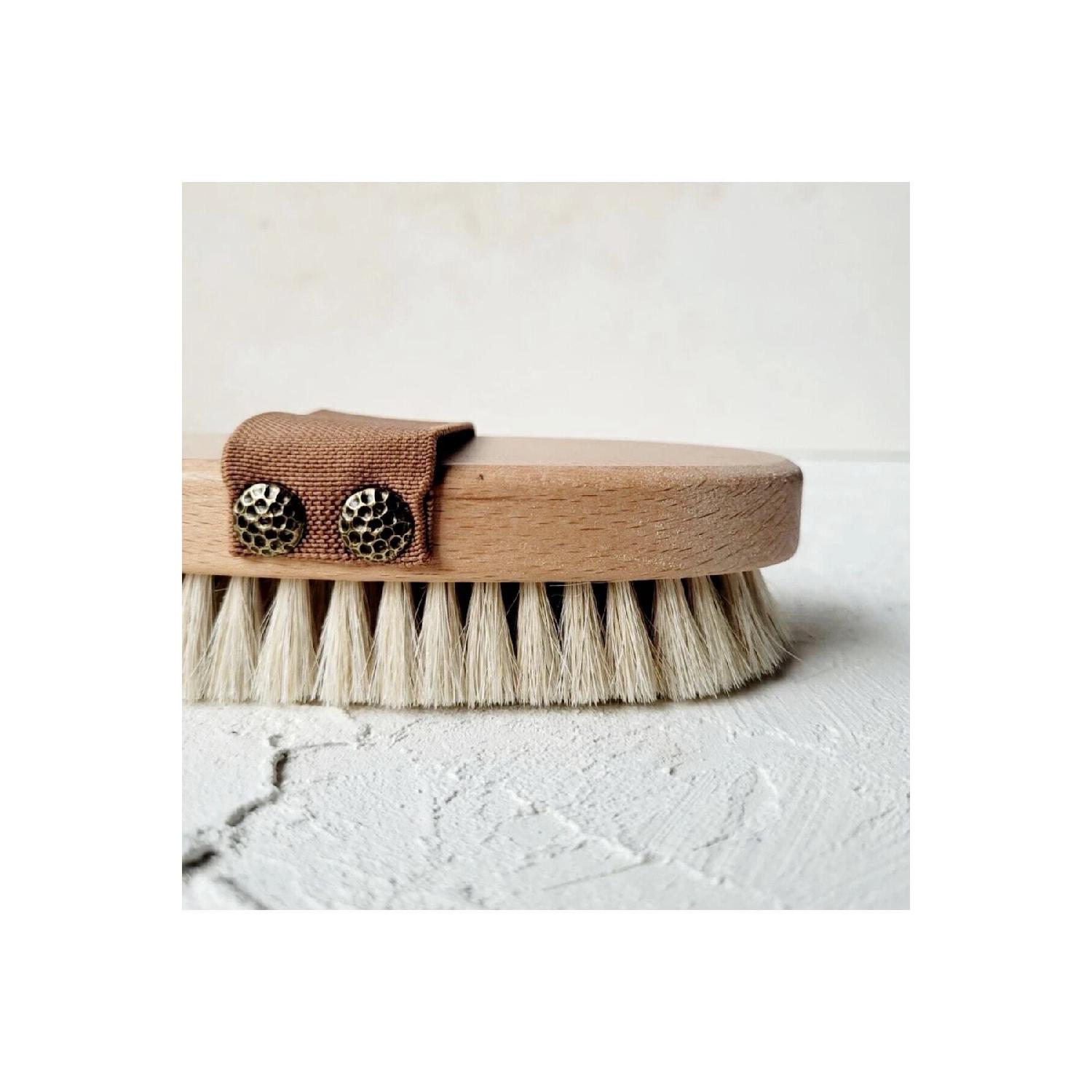

Natural Horsehair Body Brush - Dry Brushing