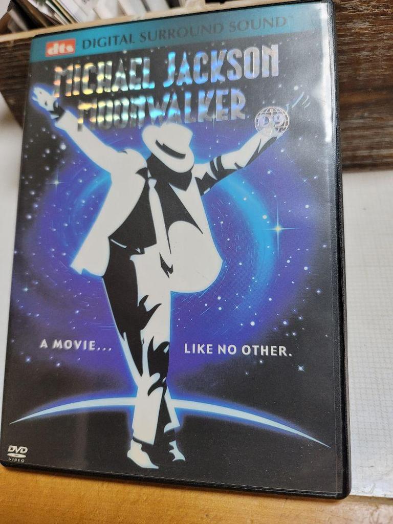 [USED] Thriller 25th Anniversary Edition, OFF THE WALL, and 3 Moonwalker DVDs.