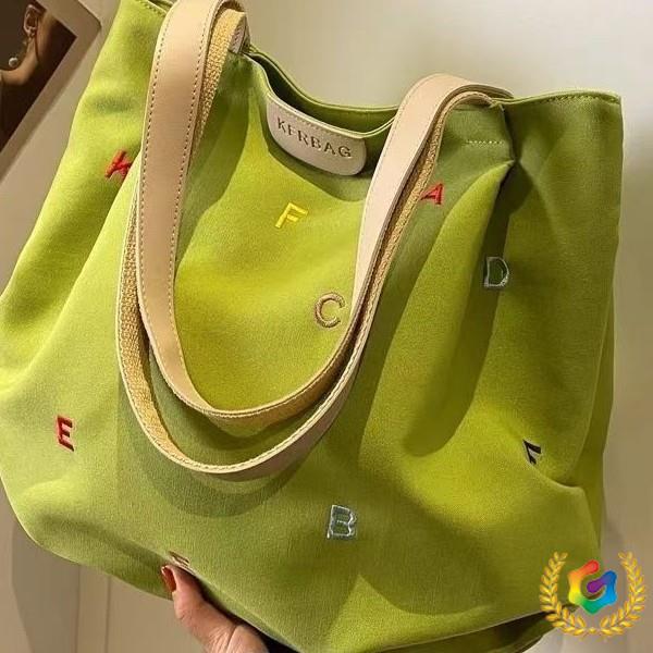 Trendige Damen-Canvas-Tasche 2025 mit gestickten Buchstaben – Geräumige Umhängetasche für Studenten