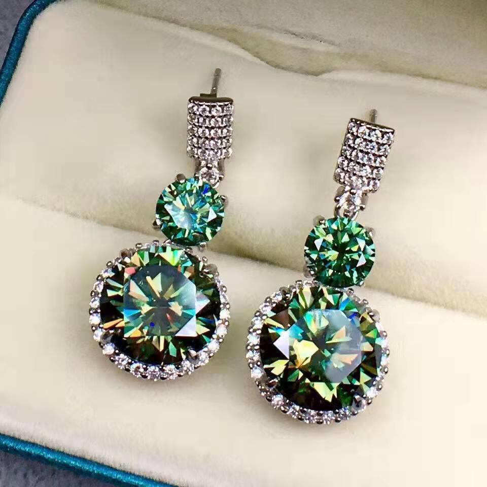 18k Grüne Moissanit Ohrringe Set mit Brillantem Feuer und Funkelnden Karat Diamanten