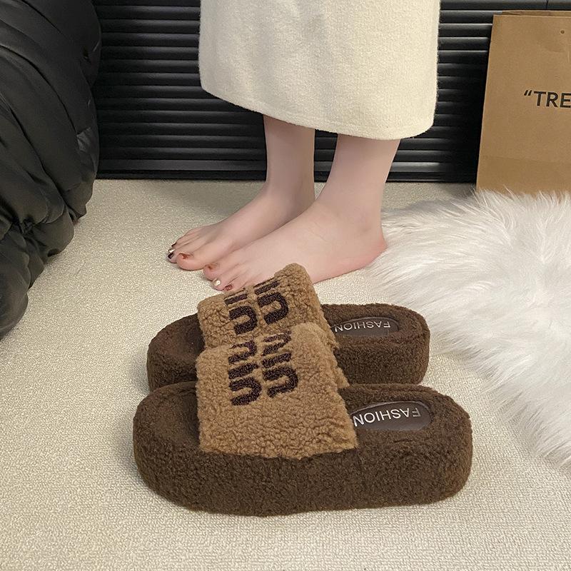 

Thick-bottomed letter fluffy slippers women s outerwear 2025 new autumn and winter lamb fluffy fashion home cotton slippers 40