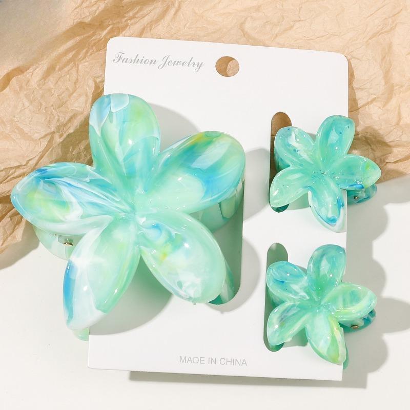 

Plumeria Hair Claw Set Vacation Style Flower Shark Clip for Women Non-Slip Back Head Hairs Jaw Clamp Elegant Floral Accessories three-piece set зелений