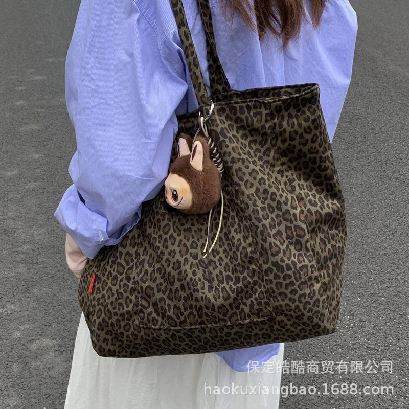 Large-capacity bag women's autumn and winter 2025 new versatile simple shoulder large bag leisure college students class tote bag