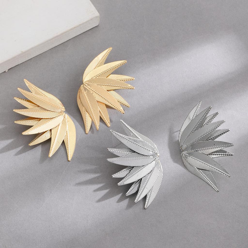 High Quality 2026 Exaggerated Leaf Splicing Earrings, Retro Alloy Leaf Temperament Fashionable Geometric Earrings Women