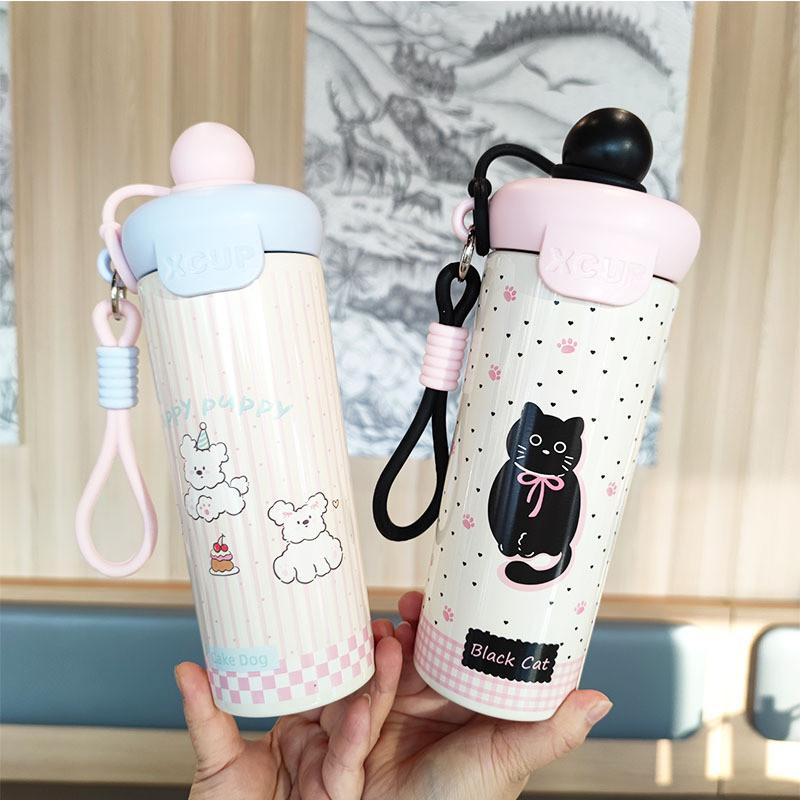 Moderne minimalistische isolierte Edelstahl-Wasserflasche mit Strohhalm für Zuhause, Büro, Reisen