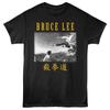 Bruce Lee - Latające Kopnięcie Krajobraz - Oficjalnie Licencjonowany - Czarny Jednolity Przód Nadruk