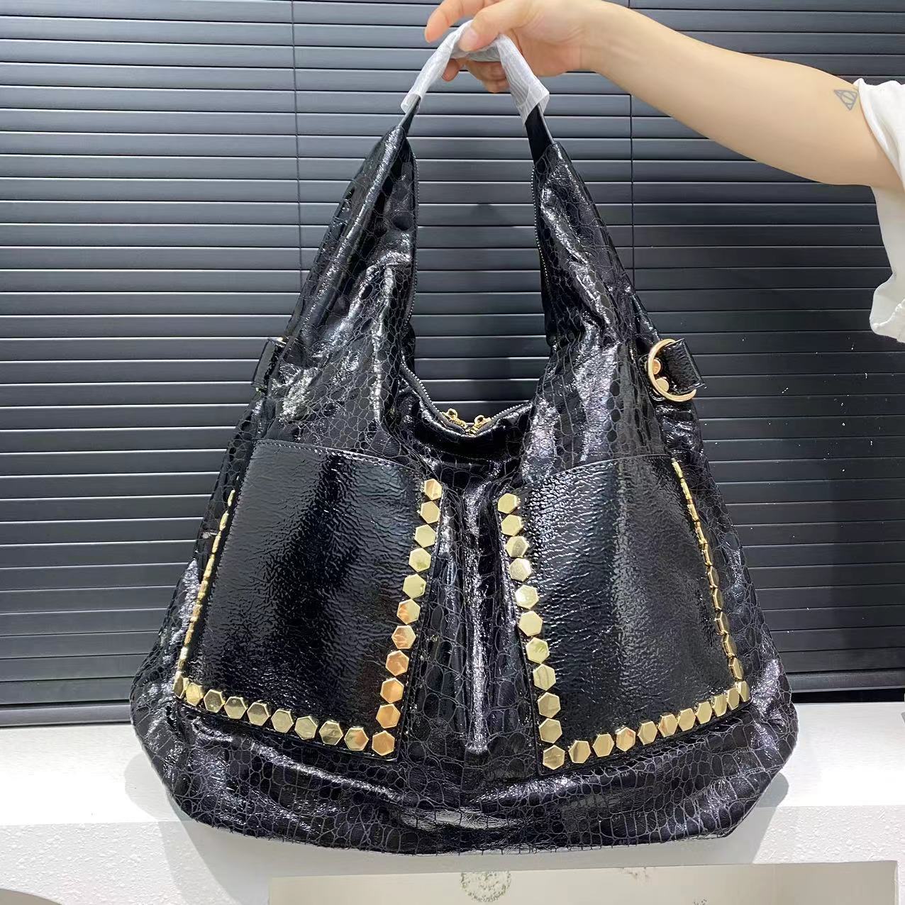 

Ladies Fashionable Retro Patchwork Tote Bag Large Capacity Trendy Commuting Shoulder Bag