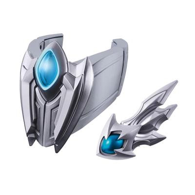 Bandai DX Ultimate Armband & New Gene Brosche