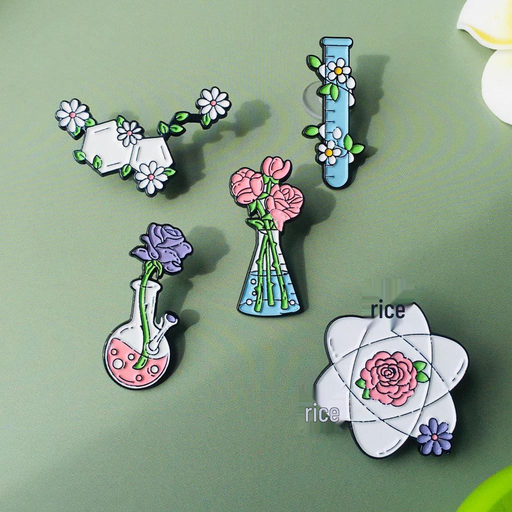 European & American Jewelry Element Molecule Brooch: Creative Alloy Pin Badge Design