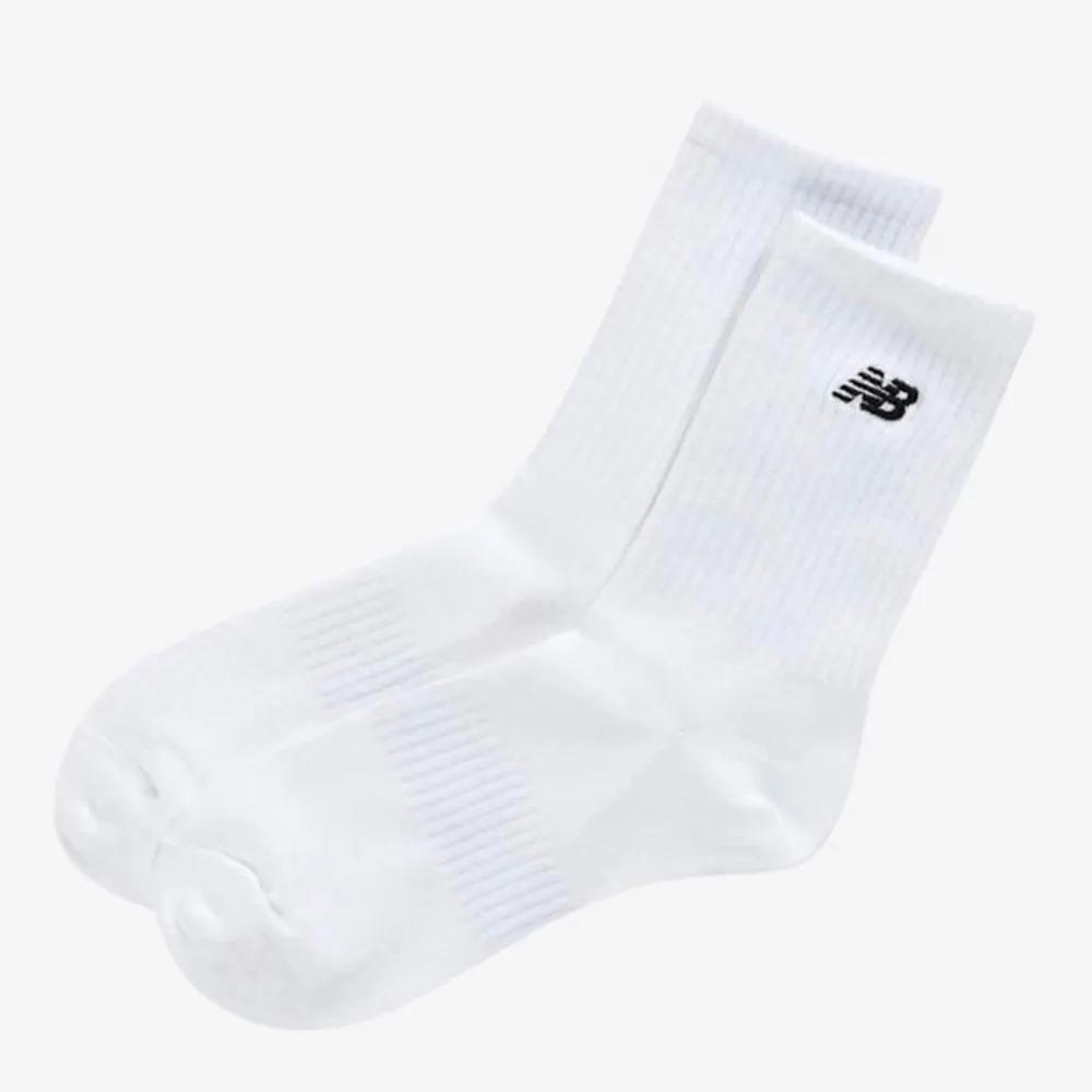 [New Balance] Women s Embroidered Logo Long Socks NBGEDAB215-10 240