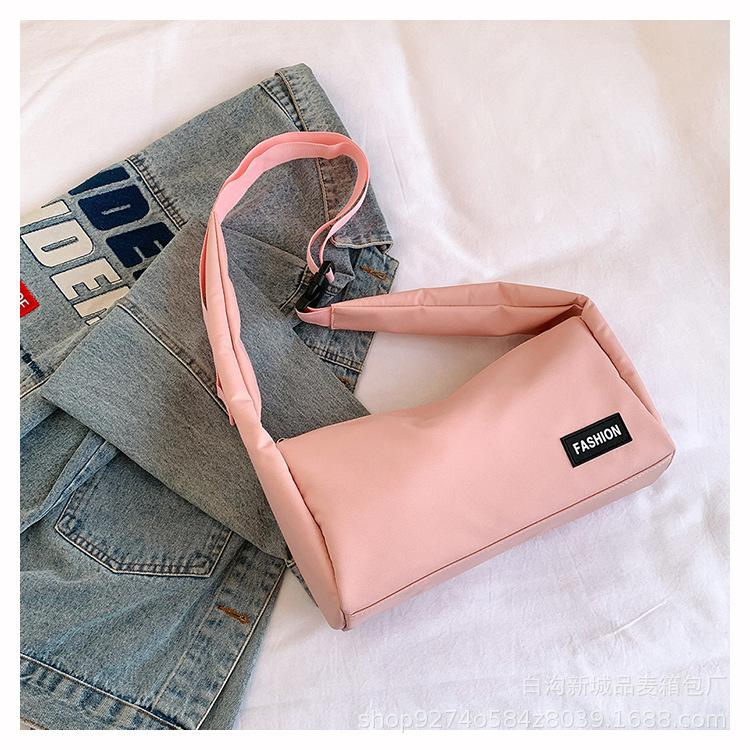 

Nylon small bag women s 2025 new casual lightweight messenger bag fashion sports shoulder bag simple commuter bag