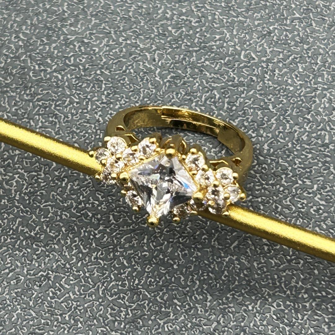 

Vintage High Carbon Yellow Super Sparkling Brass Ring Four Claw Ice Flower Explosive Retro Adjustable opening