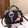 New Bag Fashion Portable Women's Bag Embroidered Steel Clip Shoulder Messenger Bag