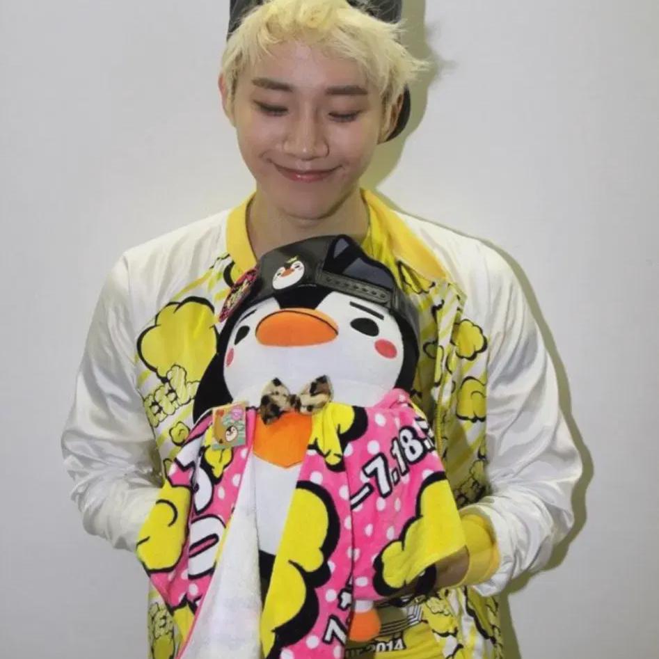 

Lee Joon-ho Feel Official Goods Джемпер Yeoreum