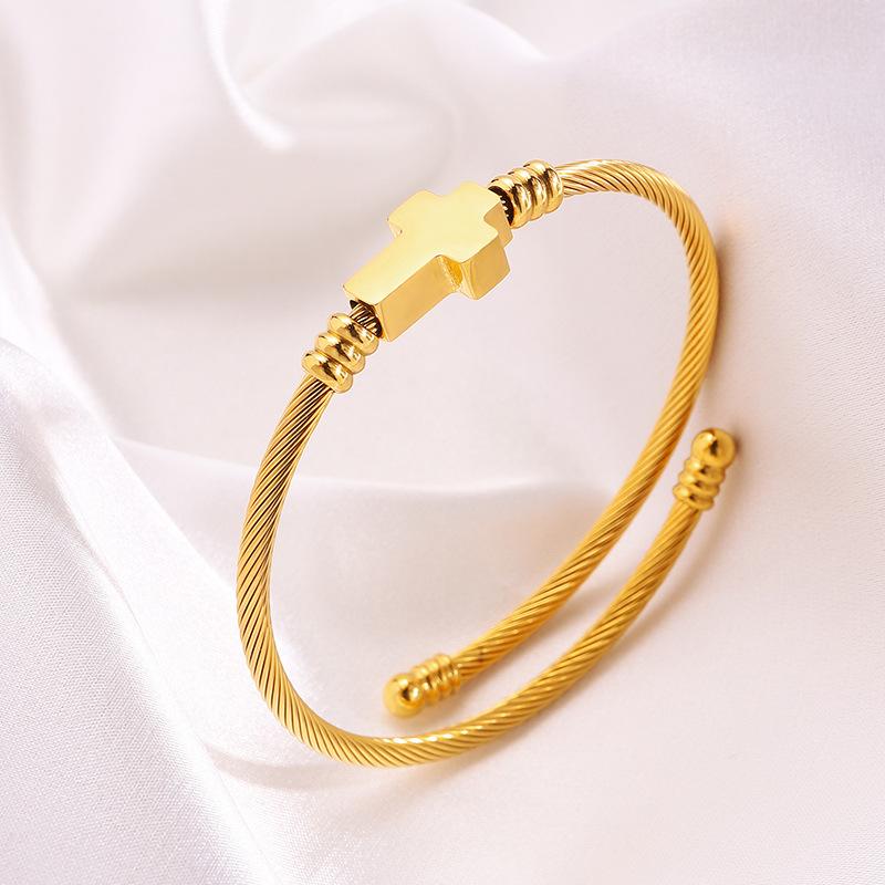 Titanium Steel Bracelet - Heart-shaped Steel Wire Cross Bead Beaded Open Bracelet for Women, Featuring Simple Design and Being A Niche Item.