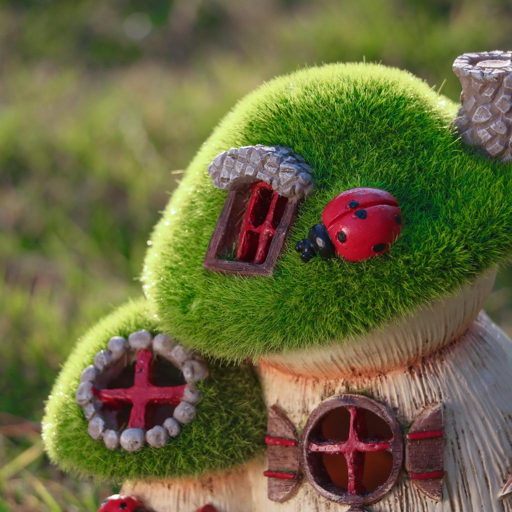 Valery Madelyn Fairy Tale Series 17cm Garden Ornament Fluffy Mushroom House Solar Lamp Solar Solar Light Garden Light Figurine Ornament Waterproof