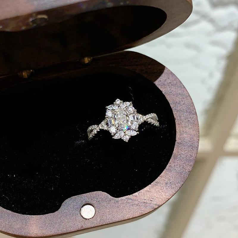 

Exquisite rhombus snowflake engagement ring silver 925 inlaid diamonds romantic and fashion rings for women wedding jewelry resizable серебряный