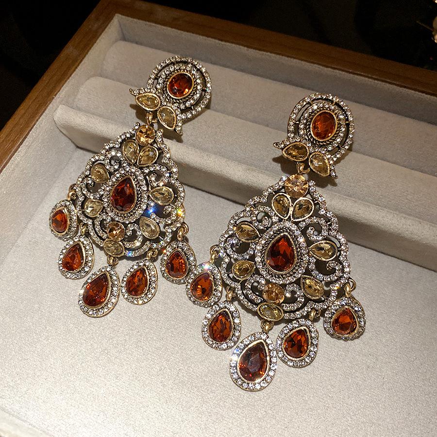 

Medieval vintage silver needle diamond round earrings retro court style stud earrings light luxury high-end earrings
