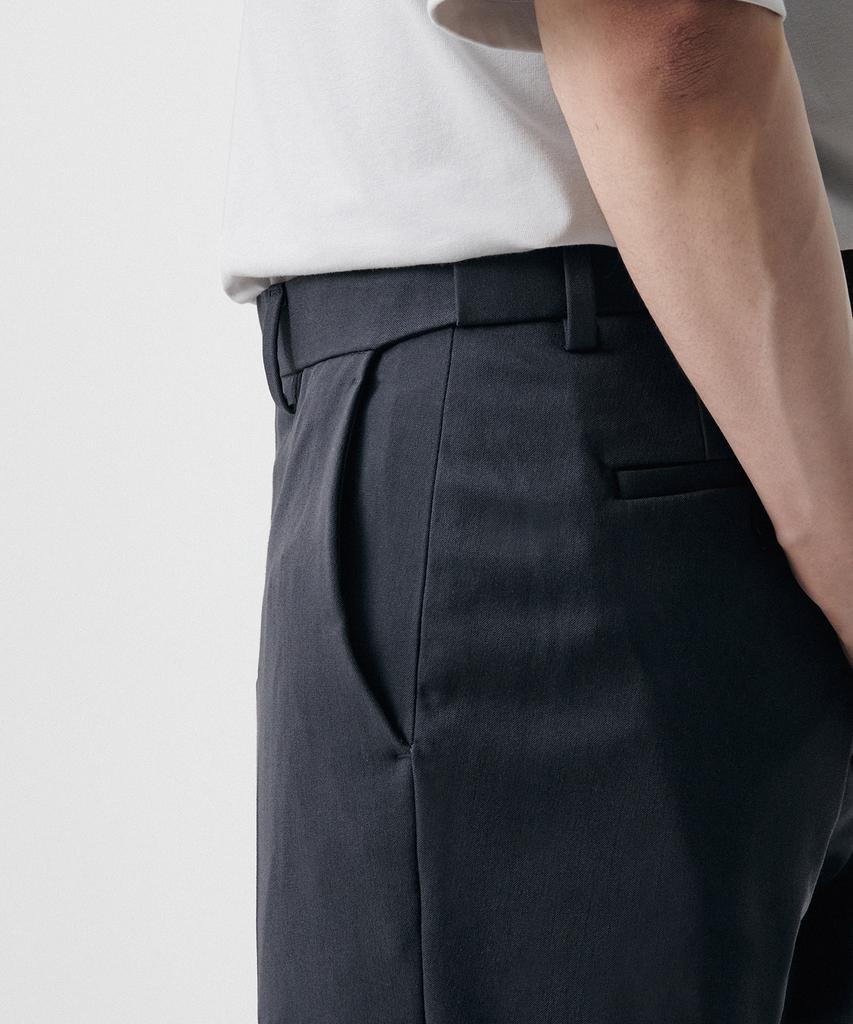 MUSINSA STANDARD Relaxed Tapered Hidden Banding Crop Slacks [Iron Gray]