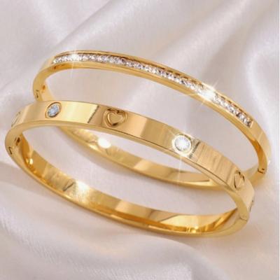 Htpwe Set Bracciale in Acciaio Inossidabile Zirconio Goffrato Per Donne Placcato Oro 18k Coppia Regalo Vacanza Bracciale Festa Quotidiano Zircone