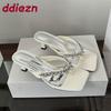 Mode Luxusmode Strasssteine Damen Niedriger Absatz Hausschuhe Quadratische Zehenpartie Damen Absatz-Hausschuhe Sandalen Schuhe Damen Pantoletten Zehentrenner