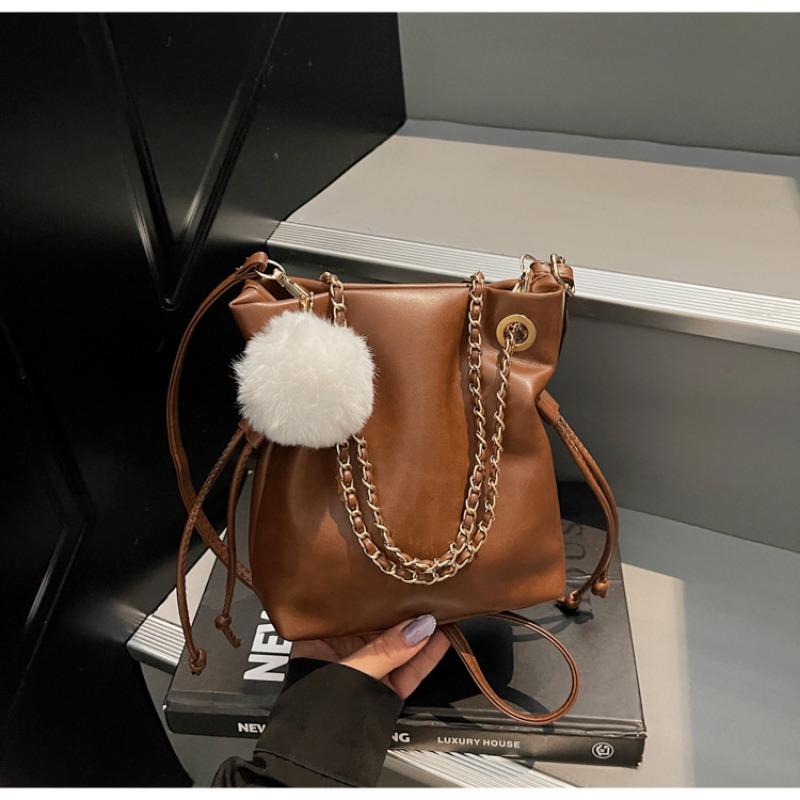

New niche drawstring bucket small bag women s high-value fashion simple commuter oblique shoulder bag коричневый