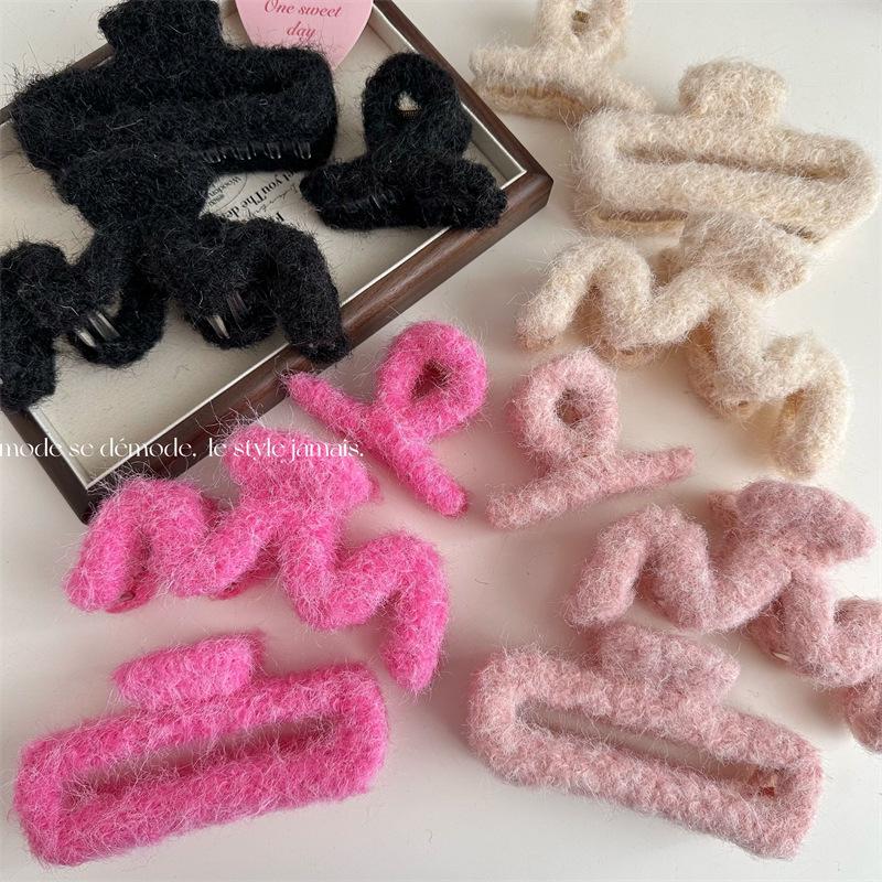 Pink Plush Hairpin Women's Large Shark Clip - Autumn/Winter Edition