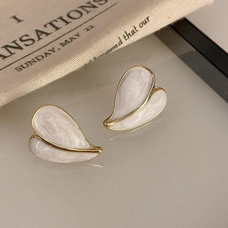 

1Pair Light Luxury Temperament Unique Heart Stud Earrings For Women Girls Simple Advanced Sense Earrings Jewelry Gifts бежевий