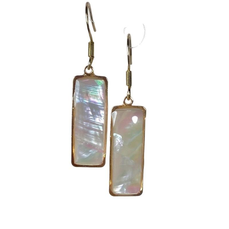 1 pair of luxurious long earrings. Suitable for women's daily decoration and parties. Elegant Bohemian style accessories.