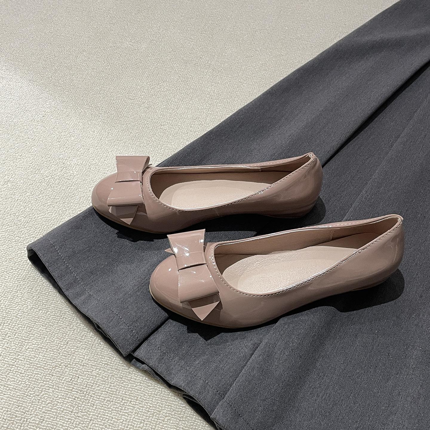 

Французские ретро туфли-лодочки с острым носком на плоской подошве с мелким вырезом и скрытой платформой, женские летние 2025 года, новые, под юбку, мягкая подошва, туфли Мэри Джейн 40