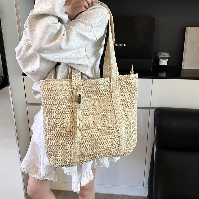 Straw woven bag, women's  versatile large capacity commuting tote bag, fashionable and stylish vacation bag