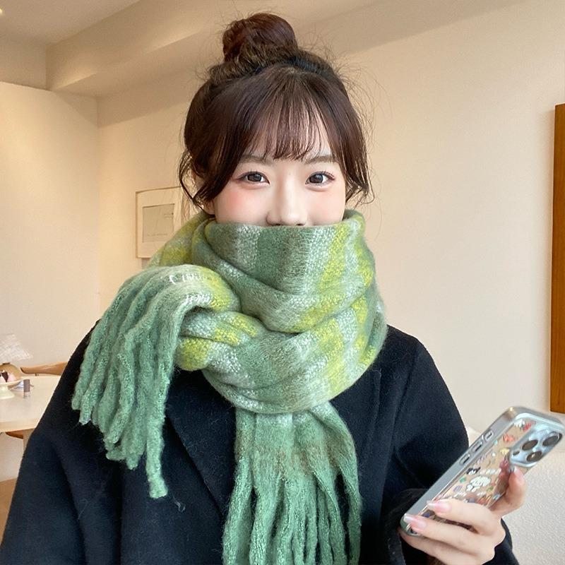 New Christmas Plaid Scarf, High-end Women's Warmth, New Retro Fringed Women's Scarf Shawl