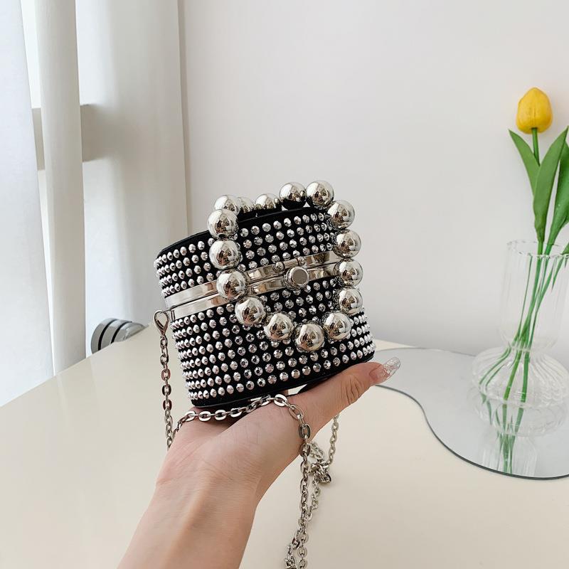 Módní malá mini kabelka s jasnými diamanty dámská kabelka 2025 nová letní řetízková kabelka přes rameno messenger kabelka krabičková kabelka