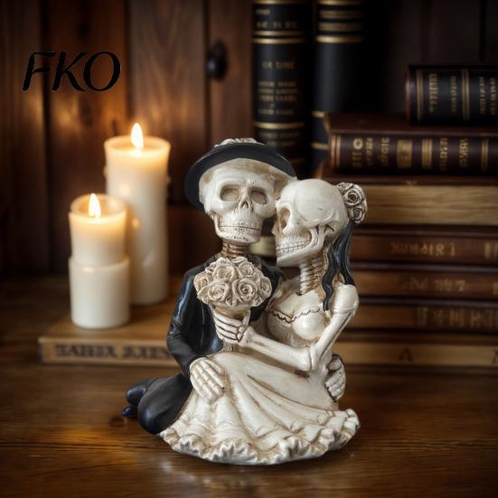 Creative Gothic Collectibles Skeleton Couple Figurine, Spooky Resin Halloween Skull Lover Statue, Day of Secret Room Atmosphere Ornaments The