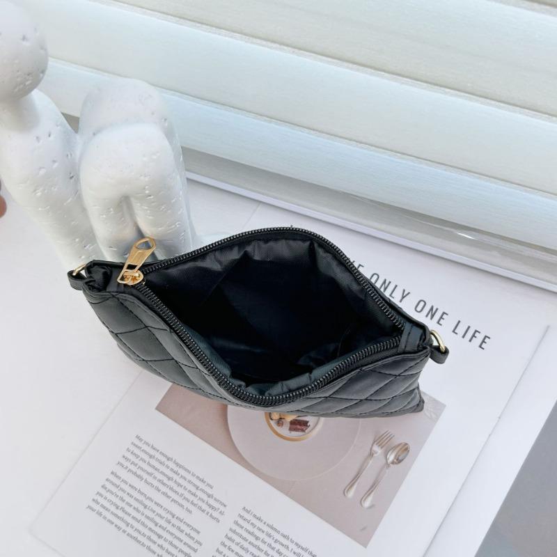 Women's bag, new embroidered iron sheet shoulder small square bag, rhombus casual messenger mobile phone bag, one piece.