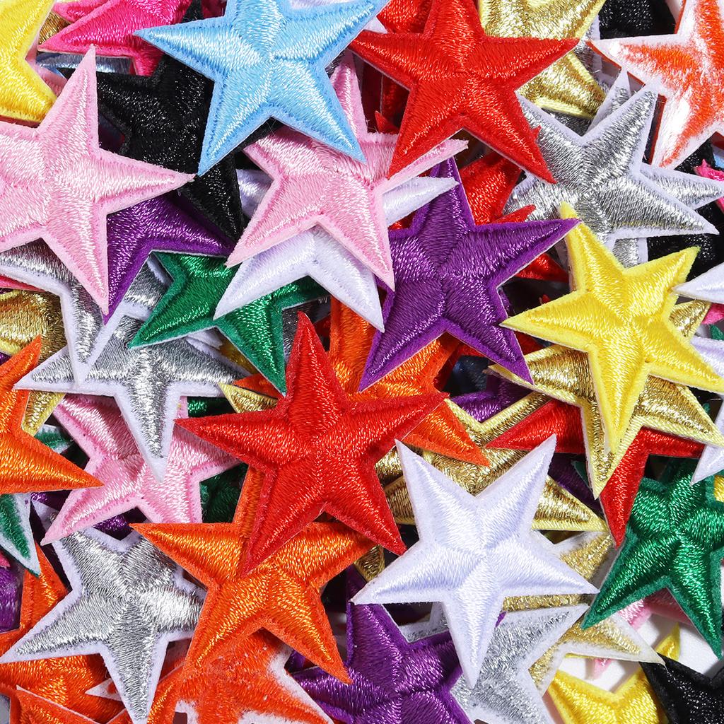 10 sztuk 3cm Małe Mini Gwiazdki Haftowane Naszywki do Prasowania na Ubrania DIY Ubrania Pentagramy Aplikacje Czarno-Białe Złote Paski z Naklejkami