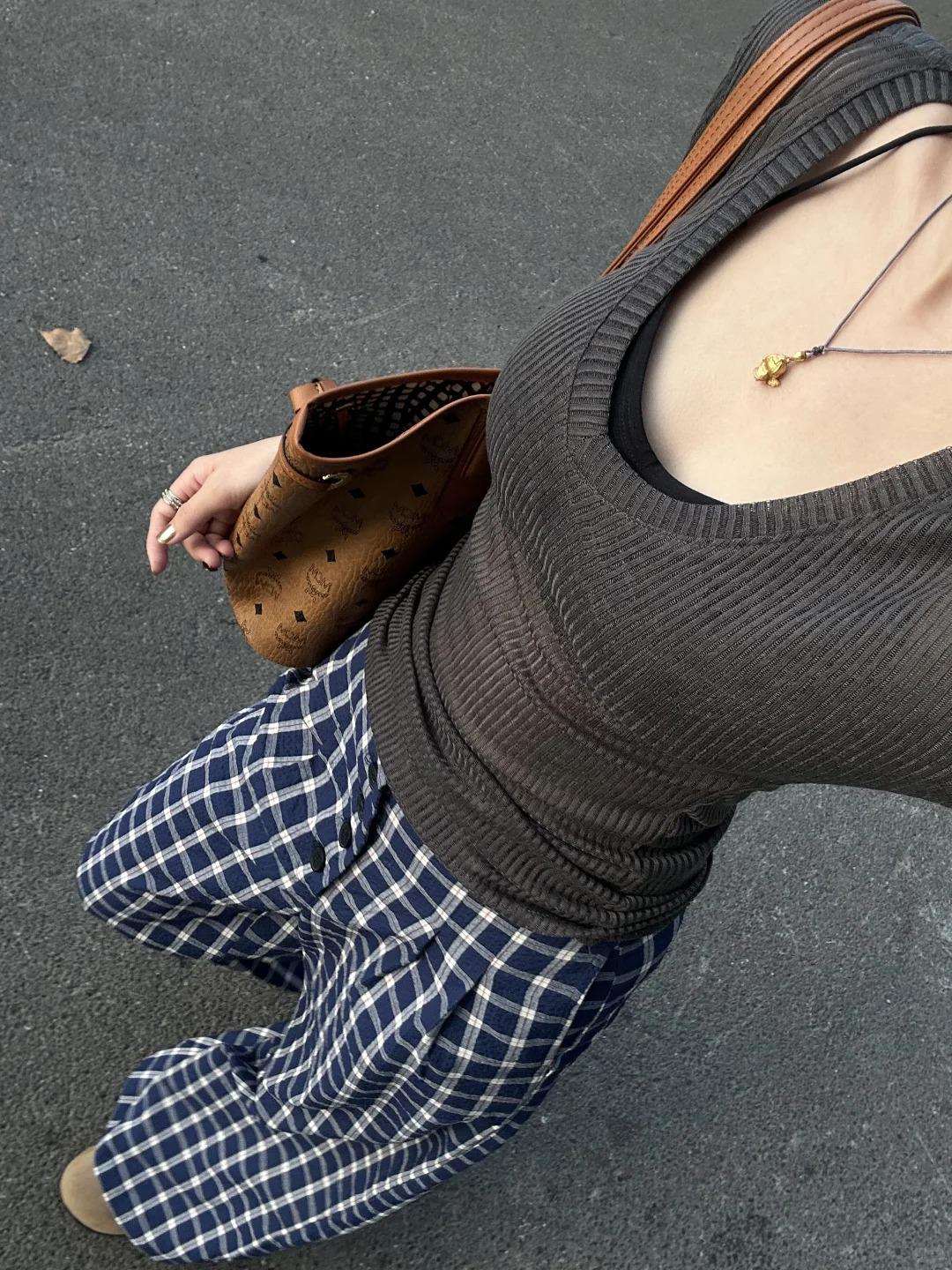 

2025 Весна Приталенный Женский Трикотажный Топ с V-образным Вырезом И Длинными Рукавами X-Large темно-серого