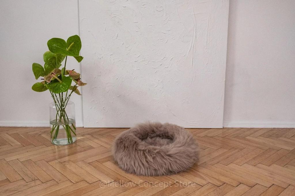 Round Natural Sheepskin Pet Bed - Greige 40 Cm