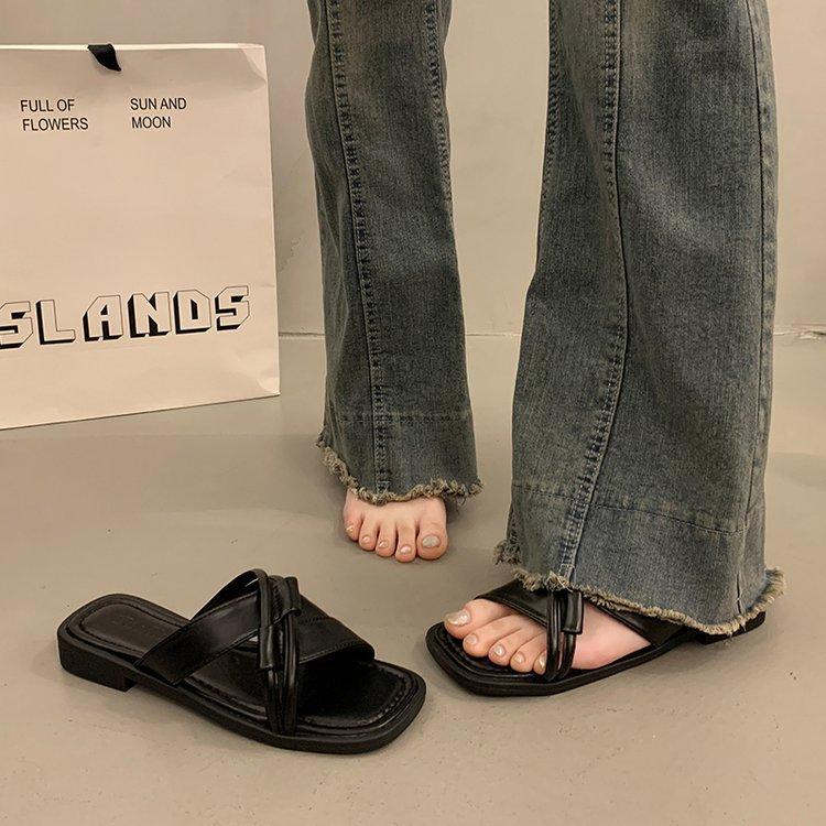 

Fairy style with skirt flat bottom cool slippers female summer wear fashion high sense 2025 new go out beach shoes 35