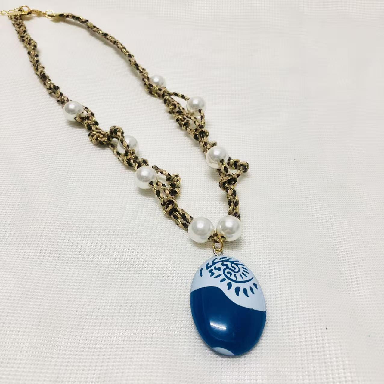 Moana Princess Hand-Woven Blue Ocean Embrace Pendant Necklace черно-золотой