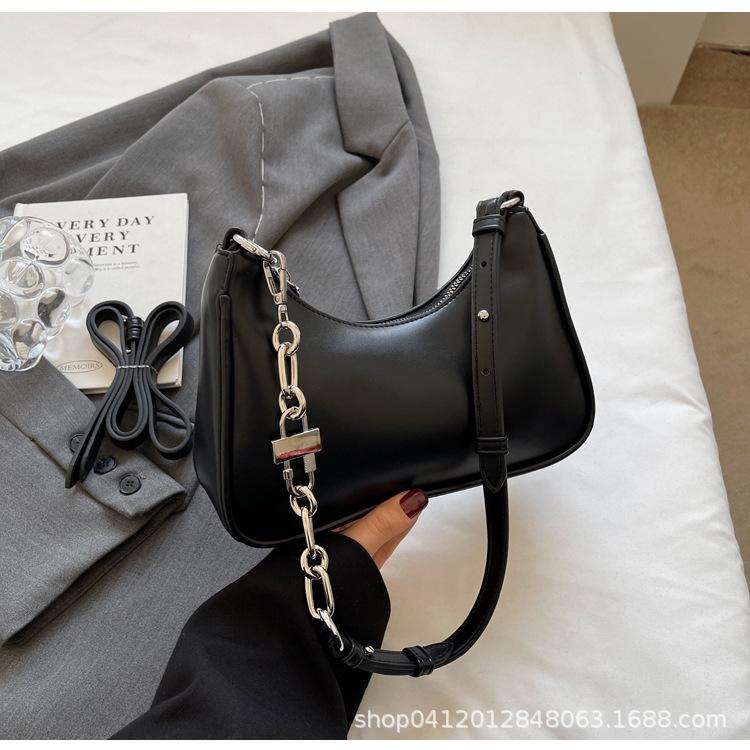 

Французская нишевая маленькая сумка подмышку женская 2025 новая модная текстурная сумка-мессенджер в иностранном стиле легкая роскошная рабочая сумка для поездок чёрный