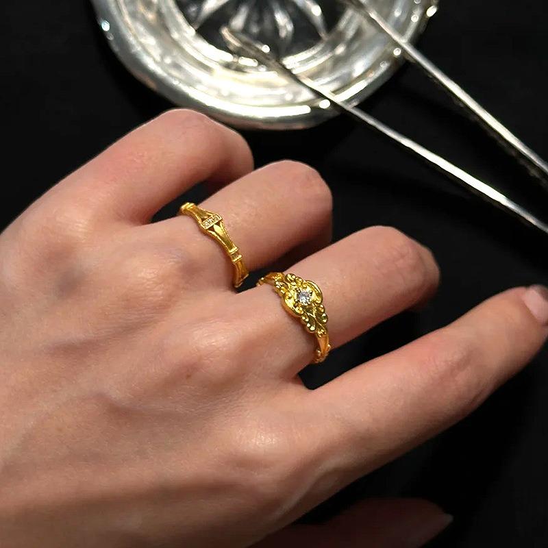 Exquisite Diamond Studded Geometric Female Ring Couple Style Yellow New Design Light Luxury Fashion Rings for Women Jewelry Gift