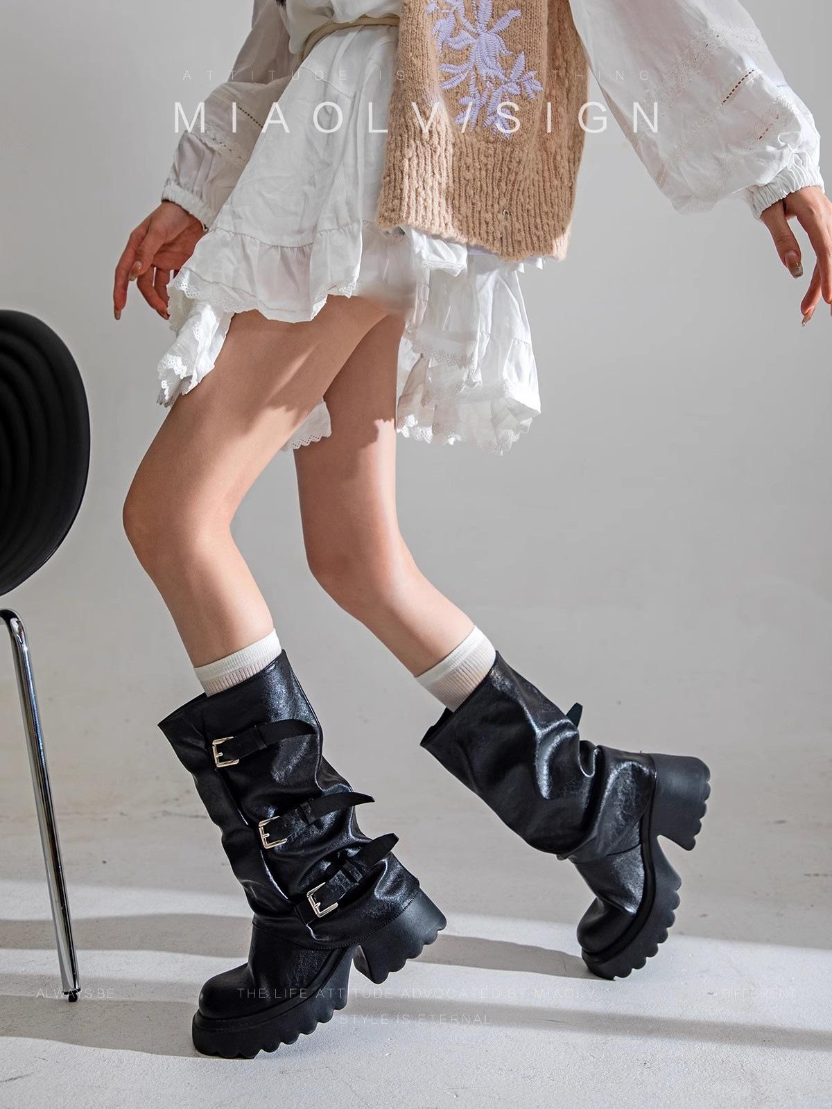 

Плиссированные полусапоги на толстой подошве с пряжкой женские 2025 осень новые брюки ковбойские сапоги ins трендовые сапоги 40 чёрный