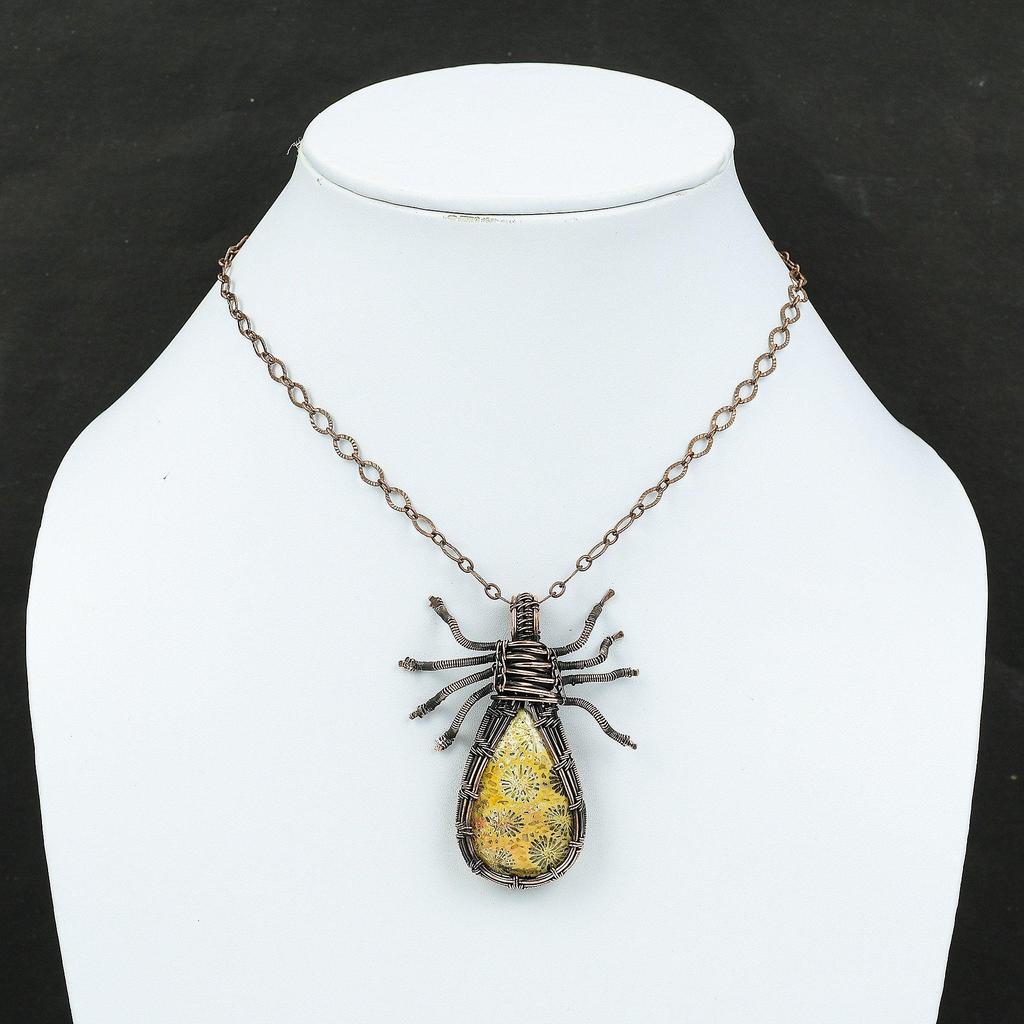 Fossile Koralle Anhänger Kupferdraht umwickelter Anhänger Handgefertigter Anhänger Fossile Koralle Schmuck Edelsteinanhänger Spinne Kupferschmuck Geschenk für Mama